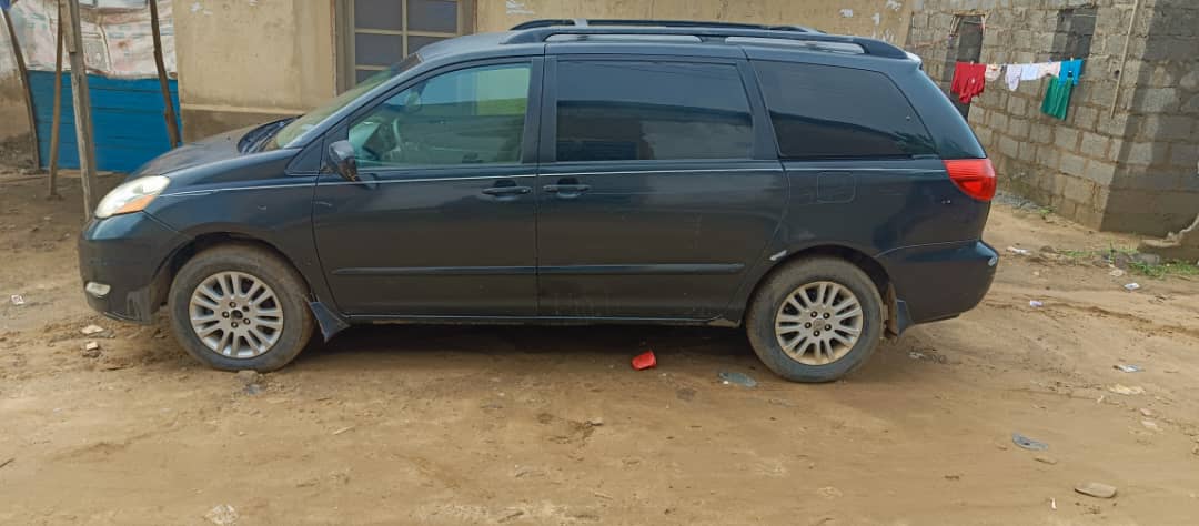 Naija Used 2010 Toyota Sienna